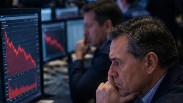 Market Reactions: Semiconductor Stocks Dip Amid AI Investment Concerns